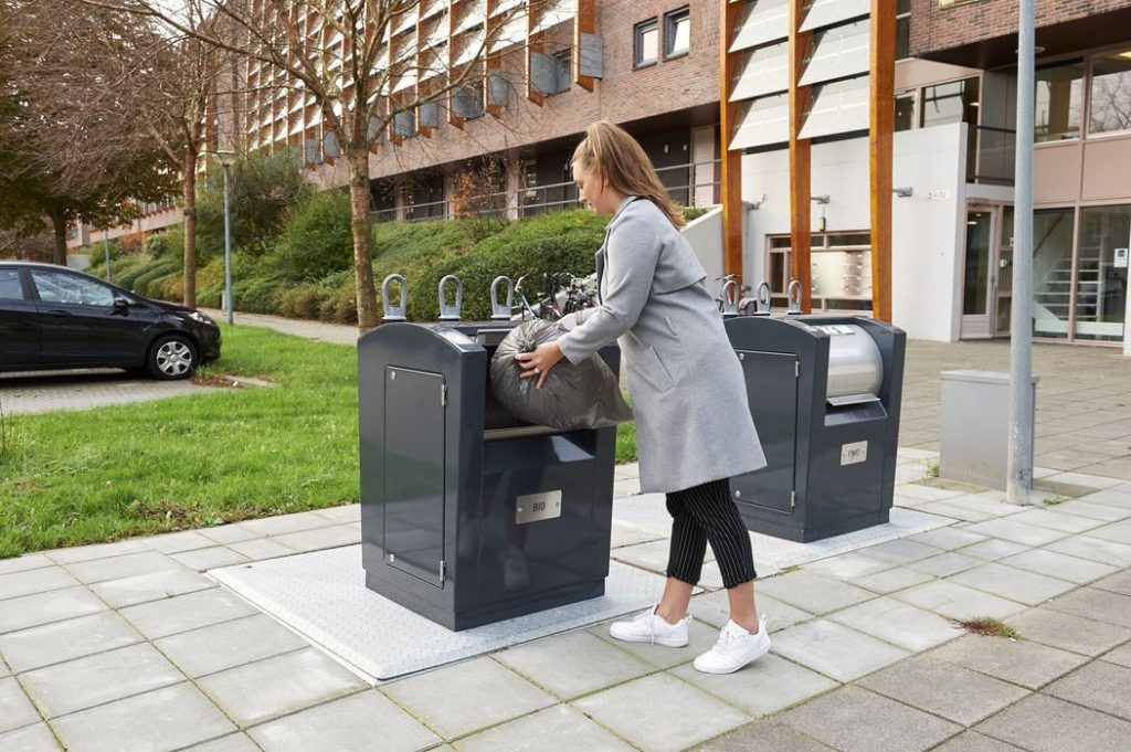 Afval inzamelen vier punt nul