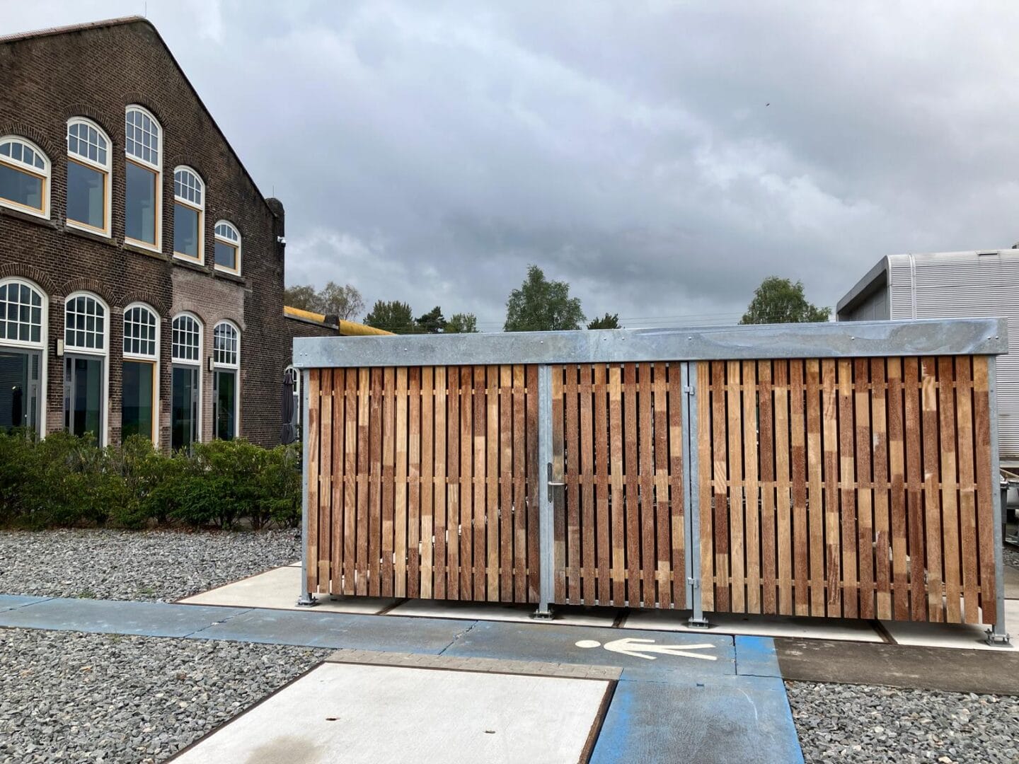 Fietsoverkapping op maat geplaatst - VConsyst